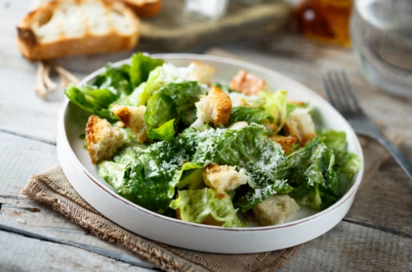 how many calories is in a caesar salad