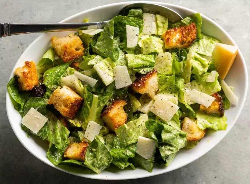 caesar salad calories