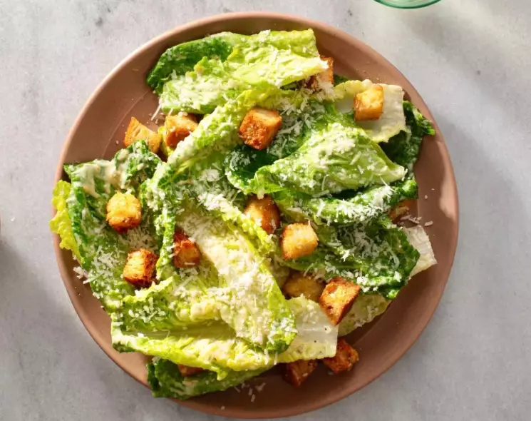 caesar salad calories