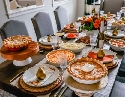 how to host friendsgiving