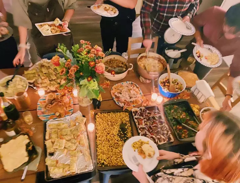 friendsgiving dinner menu