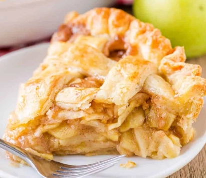 apple pie baking