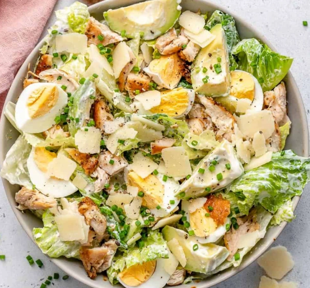 How many calories in a Caesar salad with grilled chicken