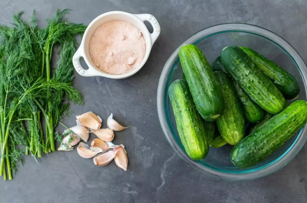 crisp pickled cucumbers crisp pickled cucumbers
