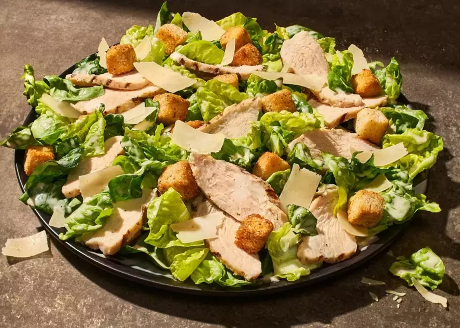 Caesar salad calories with chicken and dressing